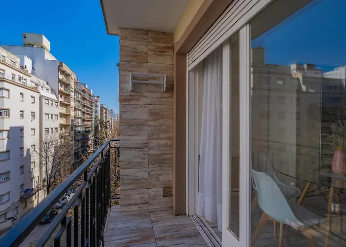 Berlina Hermoso Ambiente C/Balcon A La Calle